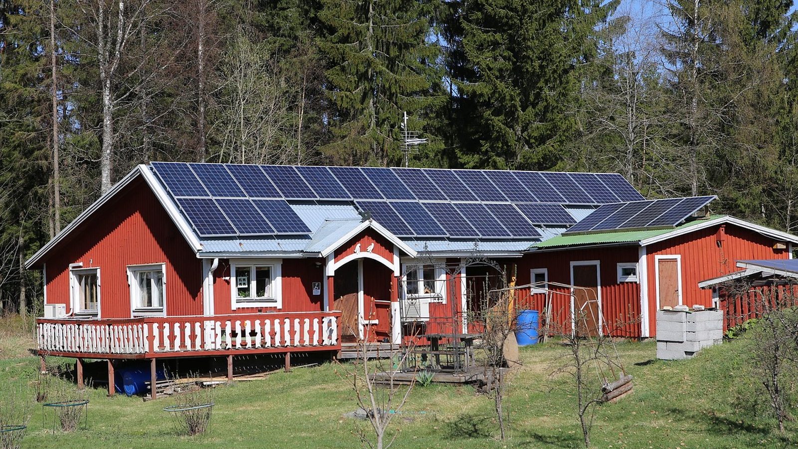 Solar panels on the roof of a detached house