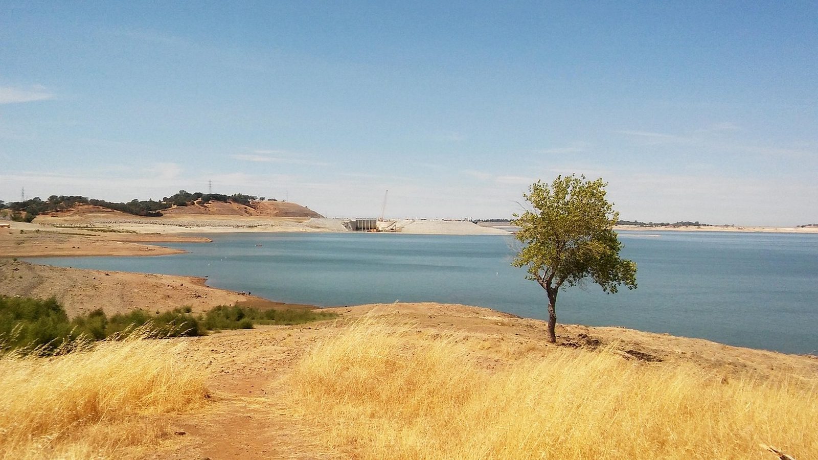 Folsom Lake and Folsom Dam under a blue sky