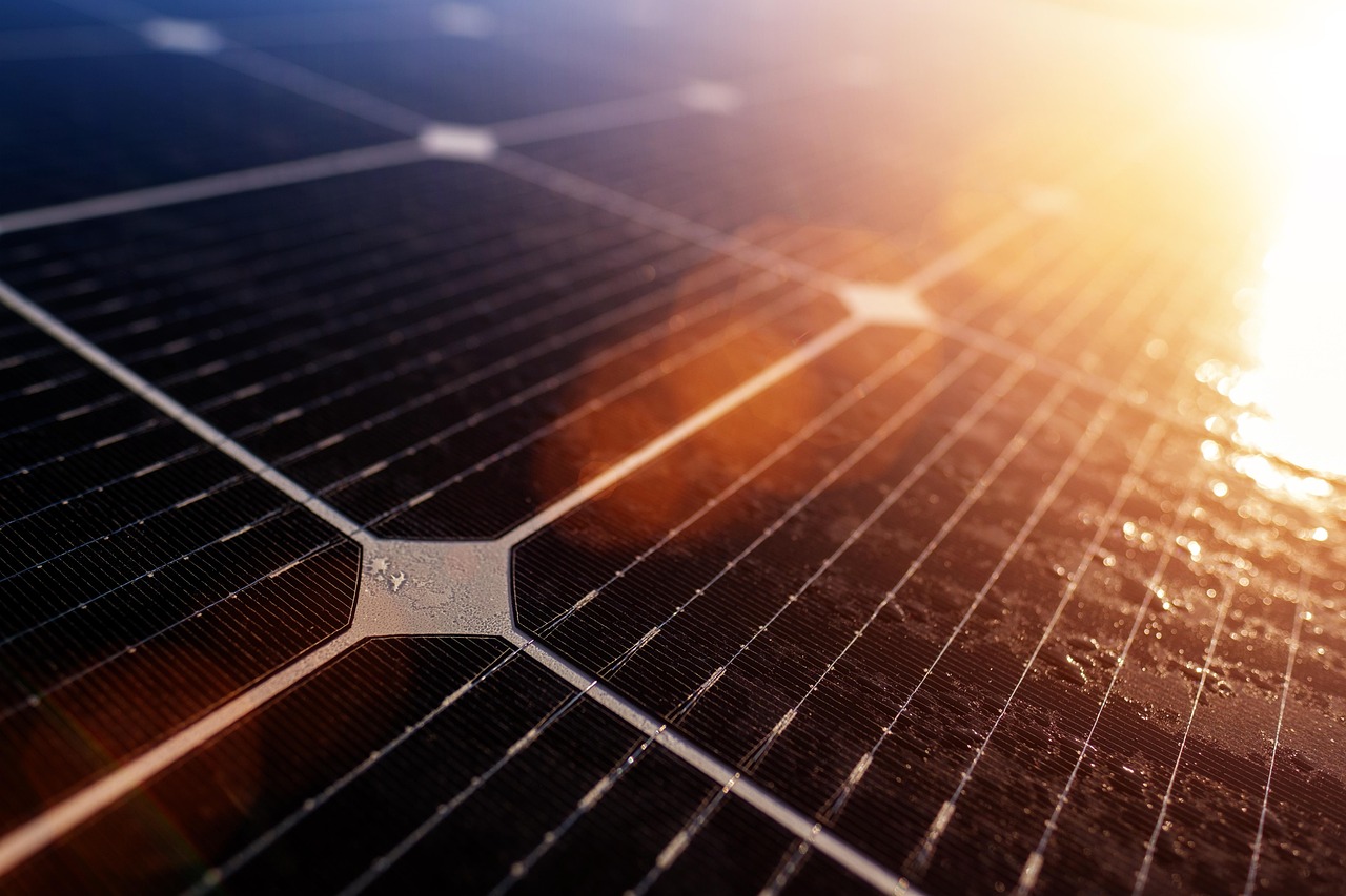 Rooftop solar panels in Ontario